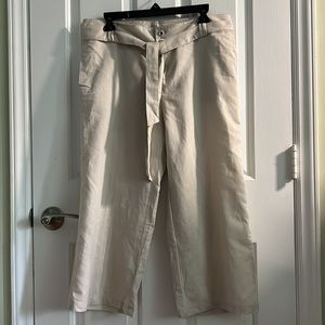 For Cynthia, linen cropped pants, size M, perfect for summer